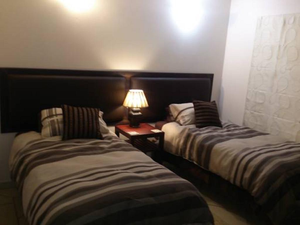 Magaliqua Guest House Noordheuwel Bagian luar foto