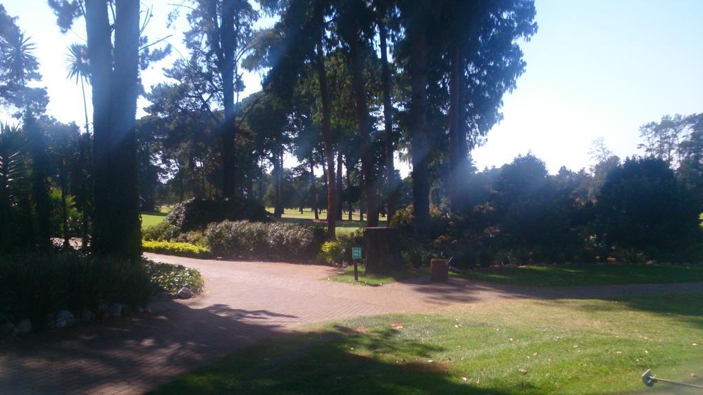 Magaliqua Guest House Noordheuwel Bagian luar foto