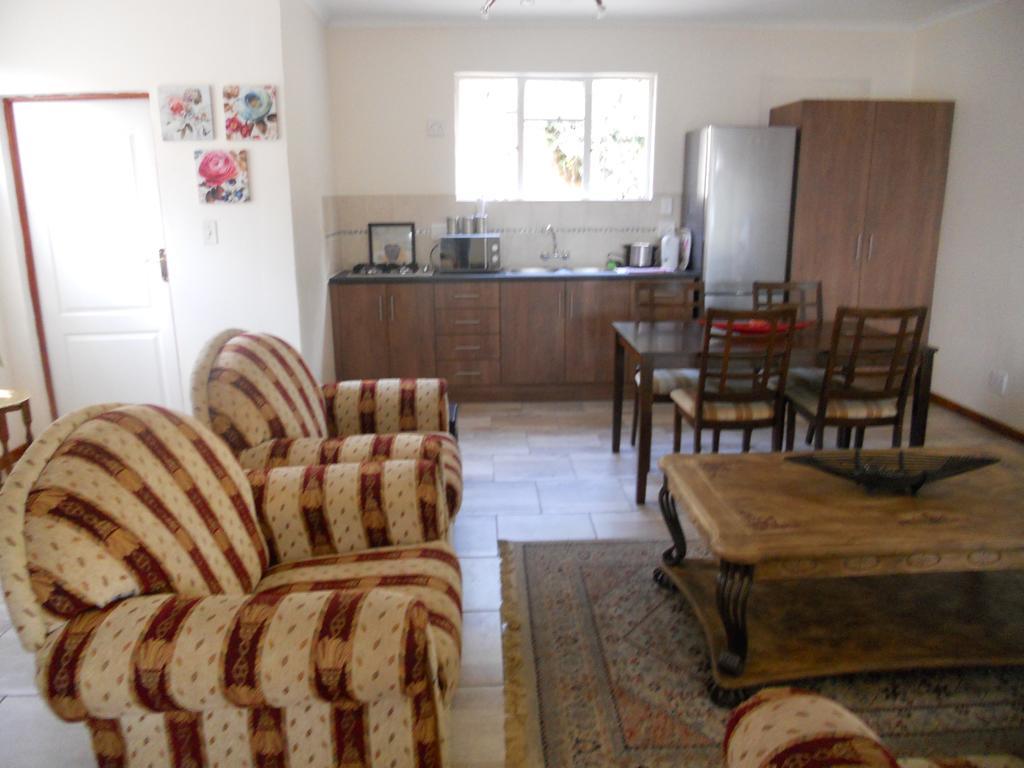 Magaliqua Guest House Noordheuwel Bagian luar foto