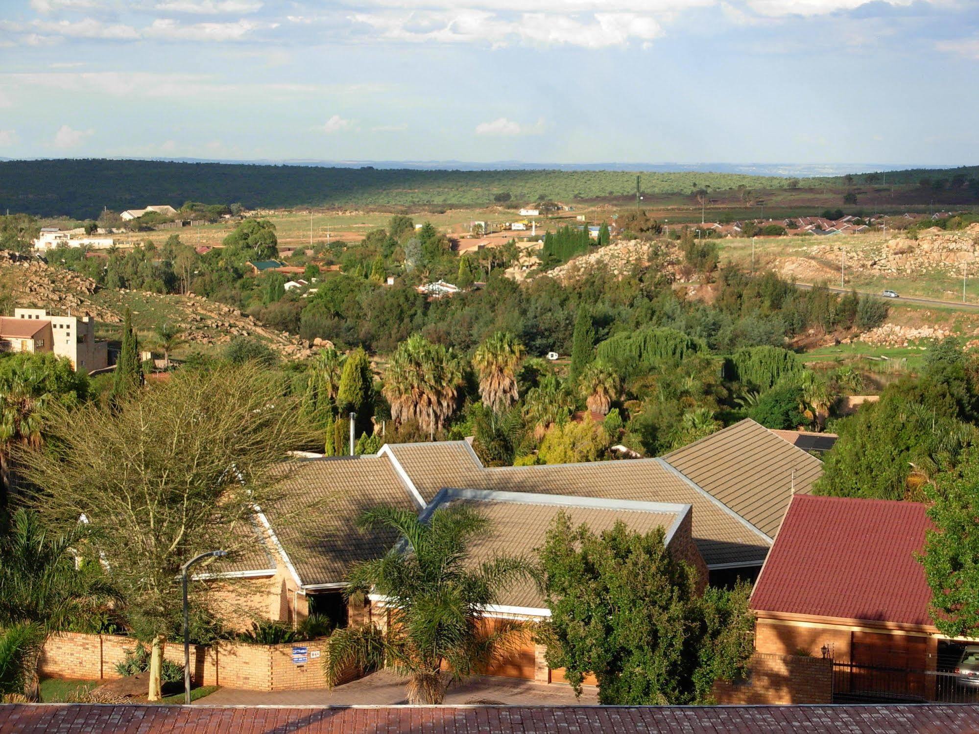 Magaliqua Guest House Noordheuwel Bagian luar foto