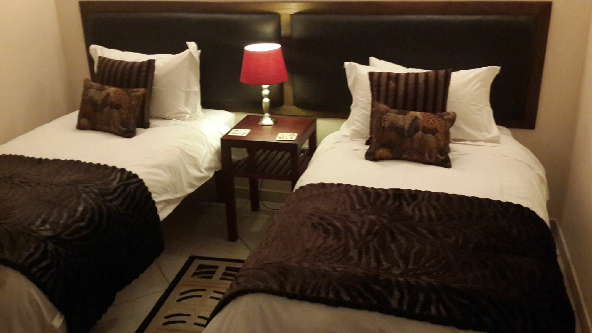 Magaliqua Guest House Noordheuwel Bagian luar foto