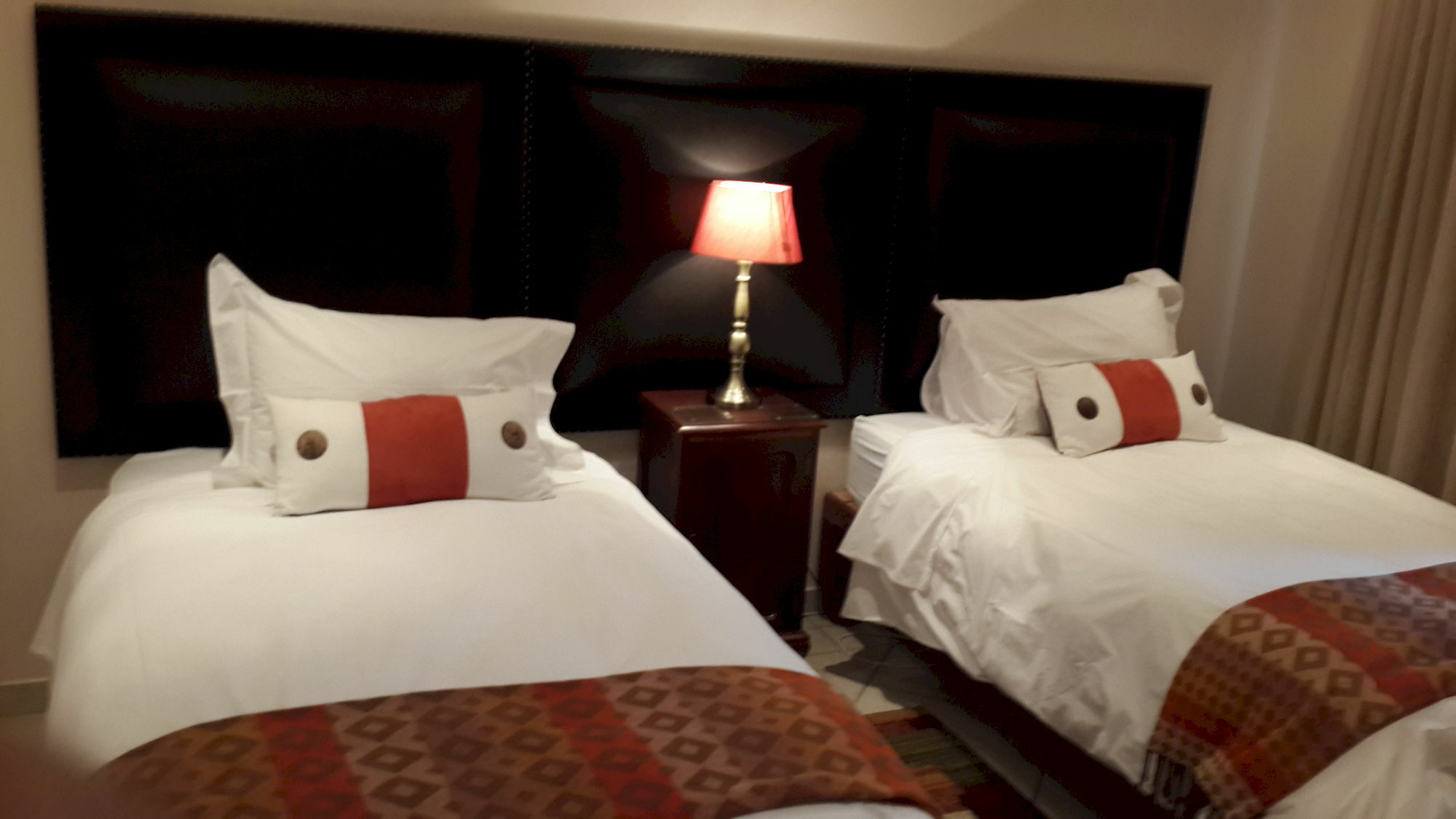 Magaliqua Guest House Noordheuwel Bagian luar foto