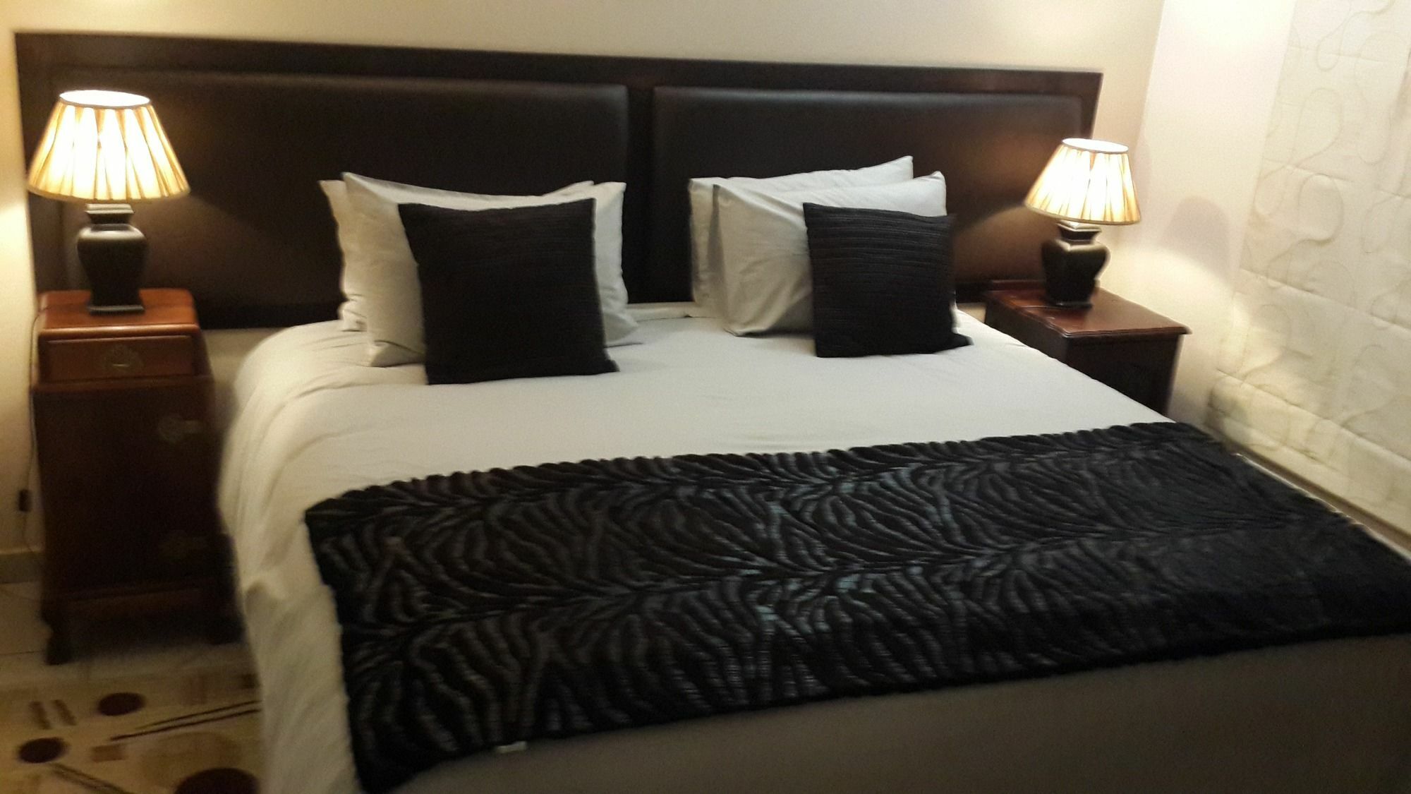 Magaliqua Guest House Noordheuwel Bagian luar foto