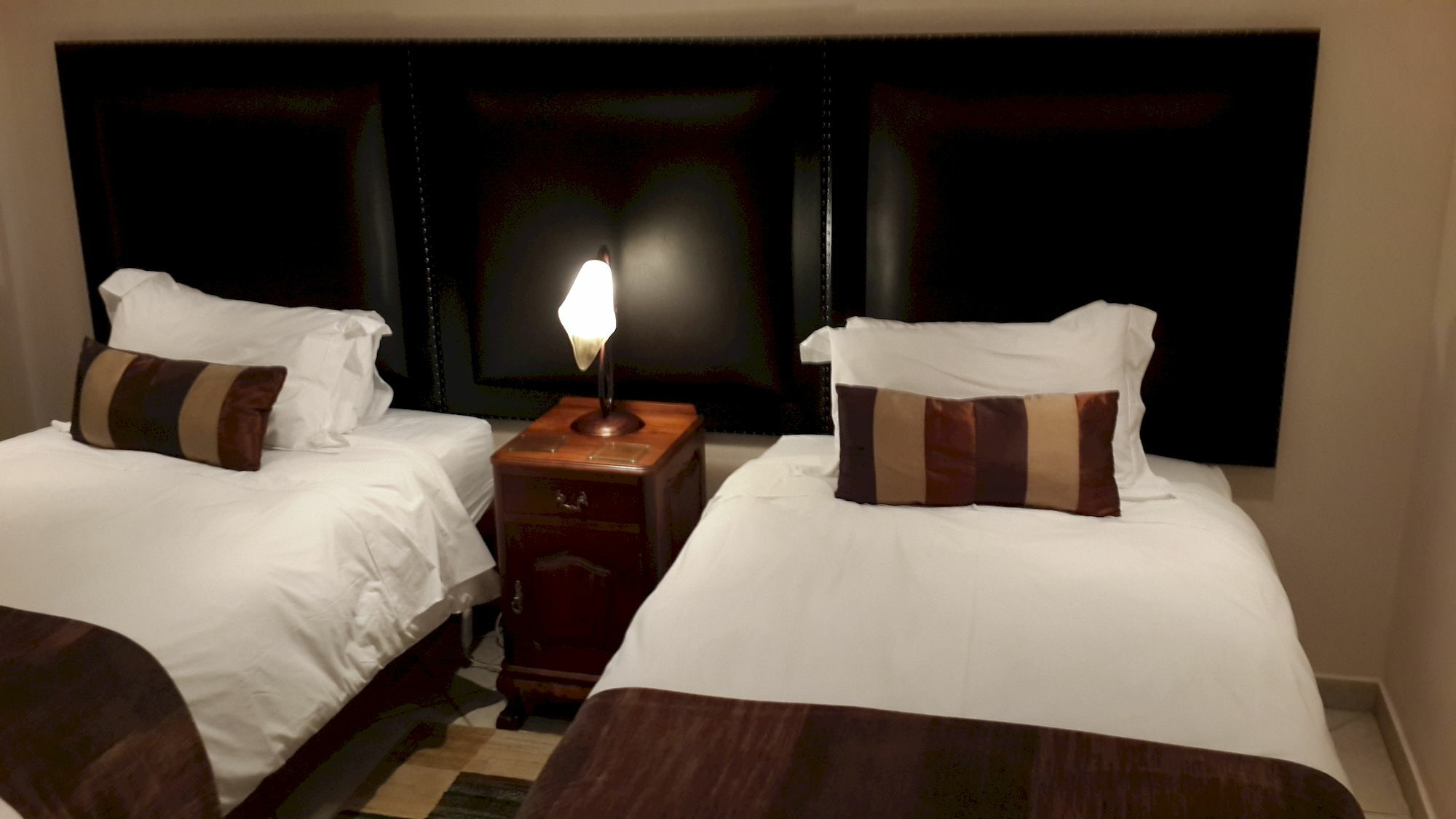 Magaliqua Guest House Noordheuwel Bagian luar foto